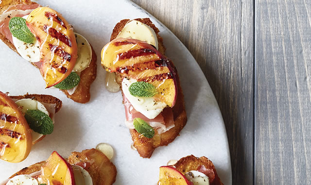 La recette des crostinis pêche/ricotta